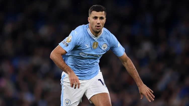 <p><strong>Rodri (Manchester City)</strong></p>
<p>İspanyol Libero Rodri, bu sezon Ballon d'Or kazanmıştı. Talihsiz bir sakatlık yaşayarak sezonu kapatan Rodri takımıyla 3 maçta forma giyebildi.</p>