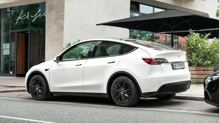 <p>17 - TESLA MODEL Y</p>

<p> </p>

<p>9 bin 227 adet satıldı</p>
