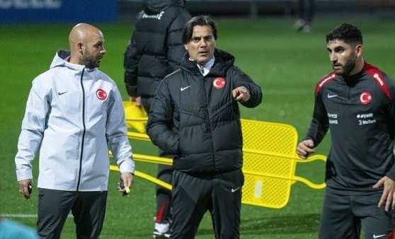 <p>IFFHS'nin internet sitesinde yer alan açıklamaya göre, gazeteci ve uzmanların katılımıyla yapılan oylamada, 2024'ün en iyi milli takım teknik direktörleri belirlendi.</p>

