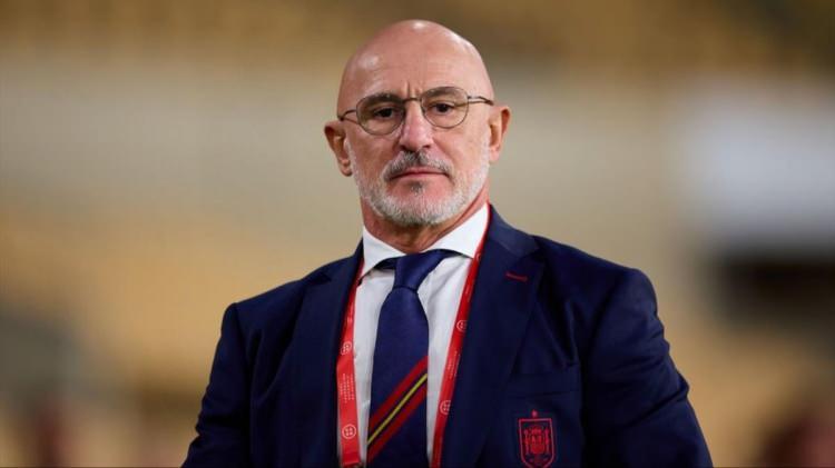 <p>İspanya ile 2024 Avrupa Şampiyonası'nda (EURO 2024) mutlu sona ulaşan İspanyol Luis de la Fuente, listenin zirvesinde yer aldı.</p>