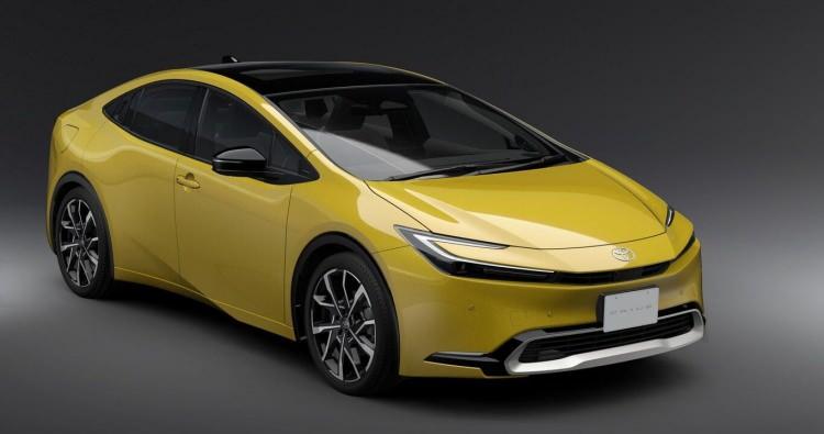 <p><span style="color:#B22222"><strong>3. 2024 Toyota Prius</strong></span></p>
<p> </p>
<p>- Toplam yakıt tüketimi: 57 mil/galon<br />
--- Şehir içi yollar: 57 mpg<br />
--- Otoyollar: 56 mpg<br />
- Motor: 2.0 L, 4 silindir<br />
- Vites değiştirme: Otomatik (değişken dişli oranları)</p>