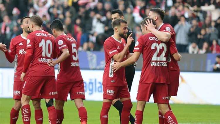 <p>11- Antalyaspor: 25.53 milyon Euro</p>
