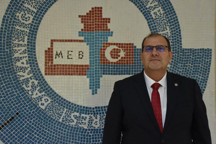 <p>Yarışmada iki altın madalya kazanan 12'nci sınıf &ouml;ğrencisi Meyranur Kaya da hedefinin &uuml;niversite eğitimi alıp T&uuml;rkiye'yi yurt dışında temsil etmek olduğunu kaydetti.</p>

<p>Ortahisar Milli Eğitim M&uuml;d&uuml;r&uuml; Cemil Karakaş, &ouml;ğretmen ve &ouml;ğrencileri başarıları dolayısıyla tebrik etti.</p>
