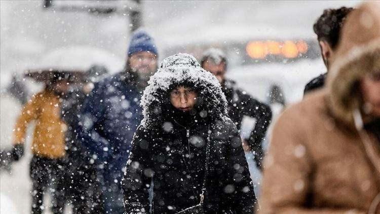 <p>Meteoroloji uzmanı Prof. Dr. Orhan Şen, Türkiye’de yağışın olmadığını ve bundan dolayı da kar görülmediğini belirterek İstanbul’a ne zaman kar yağacağını açıkladı.</p>

<p> </p>
