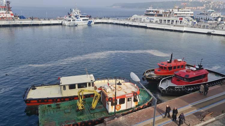 <p>Müsilajın genellikle eylül ve ekim aylarında görülmeye başladığını belirten Prof. Dr. Büyükateş, "Meteorolojik şartların düzenlenmesiyle müsilaj sistemden ayrılabiliyor. Ancak şu anda deniz suyu sıcaklıkları yüksek ve güneşlenme süresi fazla. Yağışlarla birlikte yüzeysel akış sonucu sisteme azot ve fosfor gibi besin elementleri taşınıyor. Tarımsal alanlardan gelen akışlar da bu durumu tetikliyor. Kirleticilerin yoğunluğu, küresel iklim değişikliği ve mevsimsel kaymalar, bu süreci çok yönlü bir şekilde etkiliyor. Şu an durumu yakından takip ediyoruz. Panik için erken. Sıcaklıkların 9 santigrat derece ve altına düşmesini bekliyoruz. Bu süreçte su sıcaklığının düşmesiyle organizmaların aktivitelerinde azalma olacağını öngörüyoruz" diye konuştu. </p>
