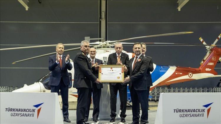 <p><strong>29 EKİM - </strong>TUSAŞ T625 Gökbey helikopterinin üretilen ilk modeli Jandarma Genel Komutanlığı'na teslim edildi.</p>

<p> </p>
