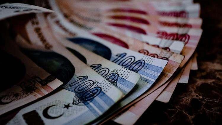 <p><strong>18 EKİM -</strong> İşletmelerin yanı sıra tüketiciler için de 7 bin liranın üzerindeki mal veya hizmet alımlarına ait ödemelerin banka ve finans kurumları aracılığıyla yapılması zorunluluğu getiren düzenleme yürürlüğe girdi.</p>

<p> </p>
