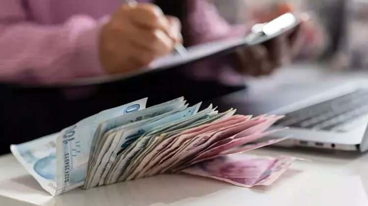 <p><strong>15 EKİM - </strong>Devlete kesinleşmiş 5 milyon lira ve üzerinde vergi borcu ve cezası bulunan mükelleflerin isimlerinin yer aldığı listelerin vergi dairelerince açıklanmasına başlandı.</p>

<p> </p>
