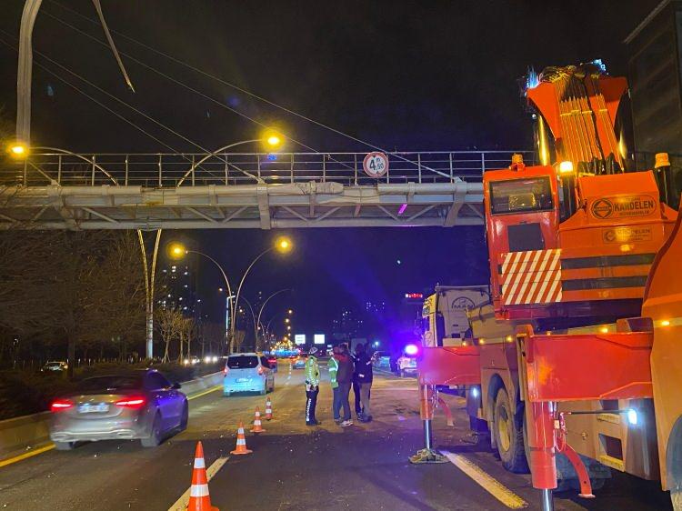 <p>Kazanın ardından çevredekilerin ihbarı üzerine, olay yerine jandarma, trafik polisleri ve belediye ekipleri sevk edildi.</p>
