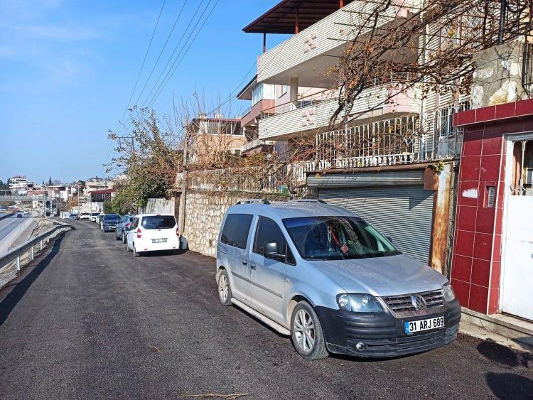 <p>Hatay'da evine giren 2 kişinin başına silah dayayarak bileziklerini çaldığını iddia eden depremzede kadınla ilgili gerçek ortaya çıktı.</p>

<p> </p>
