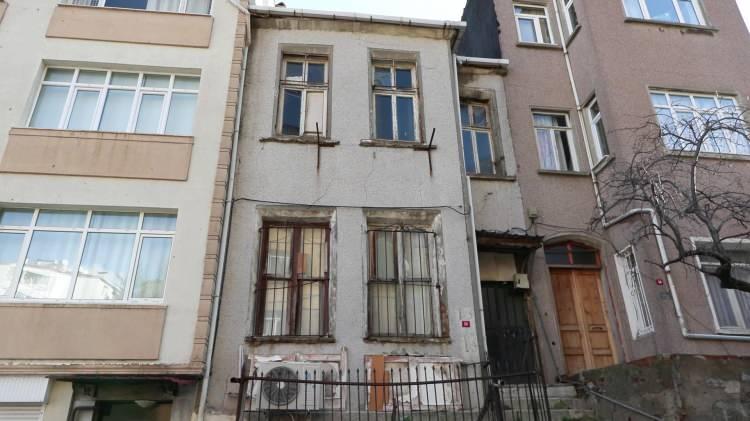 <p>İstanbul Teknik Üniversitesi (İTÜ) Afet Yönetim Enstitüsü Müdürü Prof. Dr. Mikdat Kadıoğlu, Üsküdar Kuzguncuk'taki mahallelerde riskli ve tehdit unsuru oluşturan yapıları inceledi. </p>
