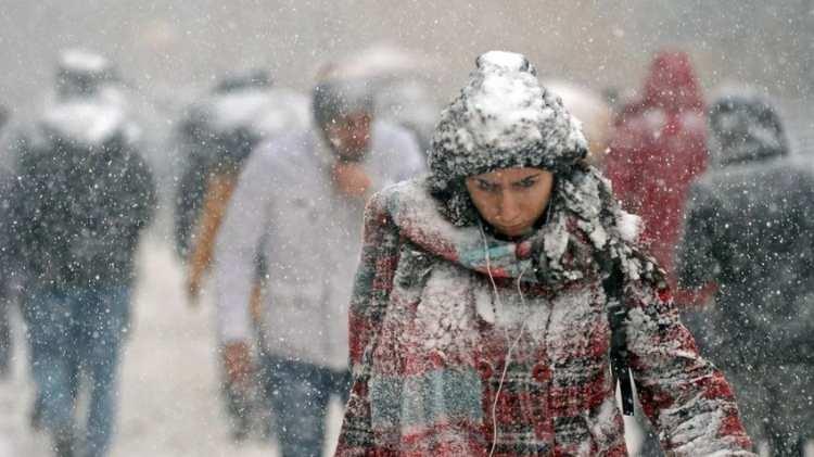 <p>İstanbul'da yarın yağış beklendiğini belirten Oğlakçı, sıcaklığın gece 6, gündüz 9 derecede seyredeceğini söyledi.</p>

<p> </p>
