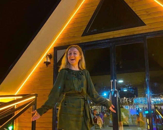 <p>&Ouml;z&ccedil;akır, ikindi namazına m&uuml;teakip, 2'nci Sakarya mahallesindeki evinin &ouml;n&uuml;nden helallik alındıktan sonra HZ. Hamza camiinde kılınan cenaze namazının ardından Baş&ccedil;eşme mezarlığında defnedildi.</p>

<p>&nbsp;</p>

<p>&nbsp;</p>
