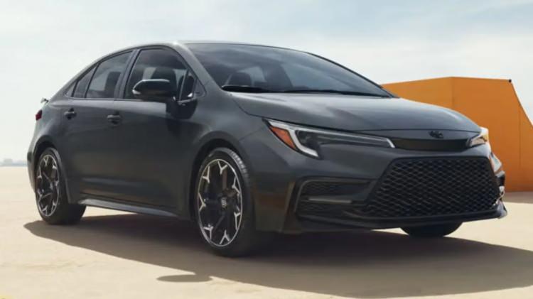 <p><strong>TOYOTA’DA 200.000 TL FİYAT İNDİRİMİ-</strong></p>
<p> </p>
<p>Türkiye’de çok sevilen ve karşılığı olan Japon otomobili Toyota ise bazı modellerinde 200.000 liraya varan indirime gitti. İndirimsiz ve indirimli fiyatlar şöyle:</p>