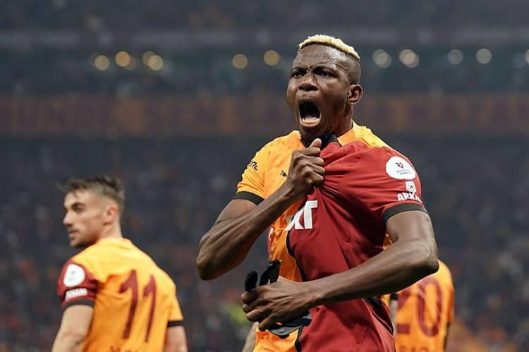 <p>Galatasaray'ın Napoli'den kiraladığı Nijeryalı yıldız Victor Osimhen'de bu prestijli listede kendine yer buldu.</p>