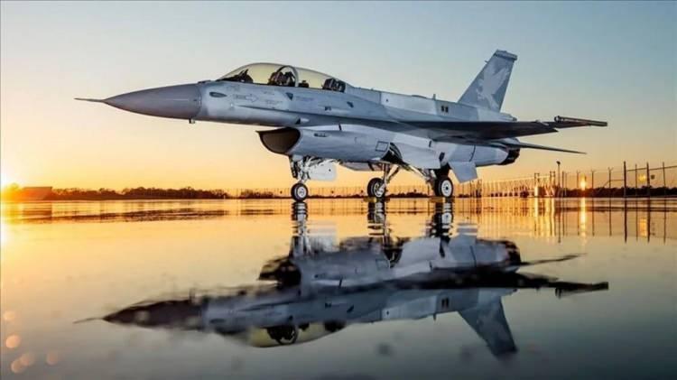 <p><strong>20. F-16 FİGHTİNG FALCON (ABD VE TÜRKİYE)</strong></p>
<p> </p>
<p><strong>• Güç: Dünyanın en yaygın kullanılan savaş uçaklarından biri.</strong></p>
<p><br />
<br />
<strong>• Fiyat: 30-35 milyon dolar.</strong></p>