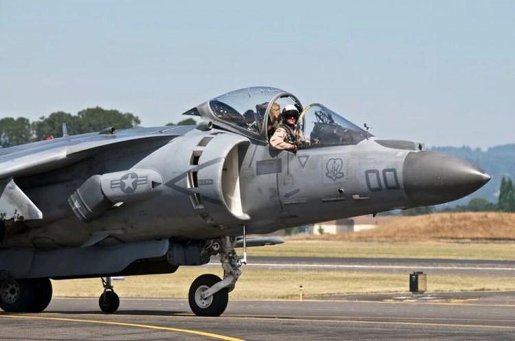 <p><strong>15. AV-8B HARRİER II (ABD)</strong></p>
<p> </p>
<p><strong>• Güç: Dikey kalkış ve iniş yeteneğiyle dikkat çeker.</strong></p>
<p><br />
<br />
<strong>• Fiyat: 50 milyon dolar.</strong></p>