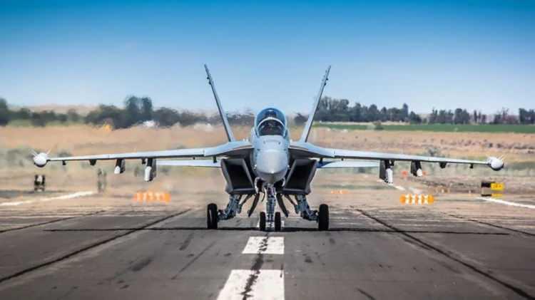<p><strong>13. BOEİNG E/A-18G GROWLER (ABD)</strong></p>
<p> </p>
<p><strong>• Güç: Elektronik harp görevlerinde uzman.</strong></p>
<p><br />
<br />
<strong>• Fiyat: 85 milyon dolar.</strong></p>