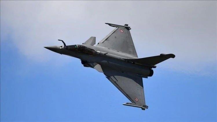 <p><strong>8. DASSAULT RAFALE (FRANSA)</strong></p>
<p> </p>
<p><strong>• Güç: Hem hava üstünlüğü hem de kara saldırılarında etkili.</strong></p>
<p><br />
<br />
<strong>• Fiyat: 115 milyon dolar.</strong></p>