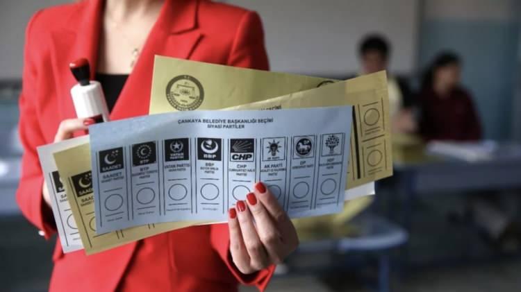 <p>Araştırma şirketi BETİMAR'ın, 1-12 Aralık tarihleri arasında 2 bin 750 kişiyle yüz yüze görüşülerek gerçekleştirilen anket, Türkiye genelini temsil eden bir örneklem üzerinde yapıldı. Katılımcılara, etnik ve siyasi kimlikleri, ülkenin en önemli sorunları, partilerin performansları ve seçim tercihleri gibi konularda sorular yöneltilmişti. </p>
<p> </p>