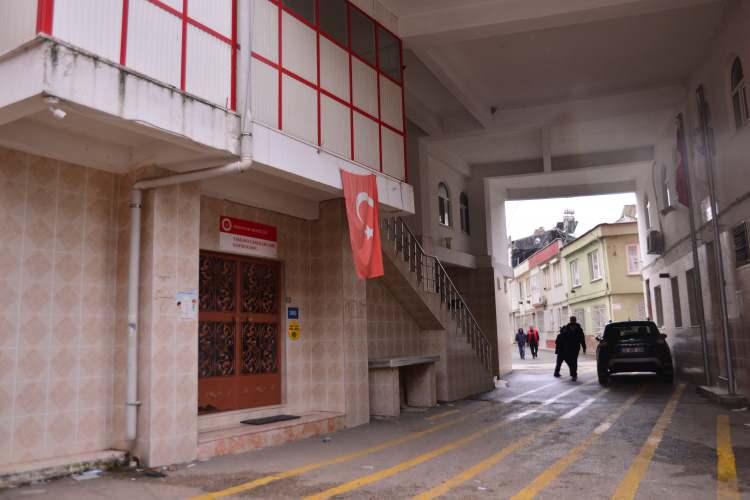 <p><span style="color:#B22222"><strong>MUSALLA TAŞI SOKAK &Uuml;ZERİNDE</strong></span></p>
