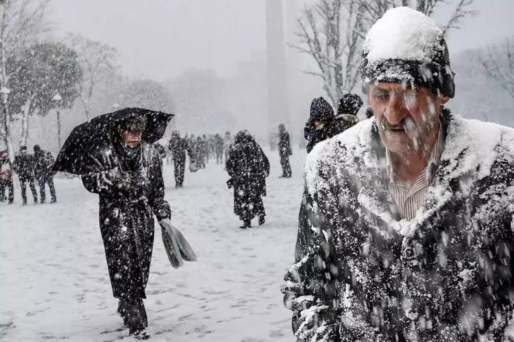 <p>İzmir'de 5 gün boyunca yağış beklenmediğini dile getiren Oğlakçı, sıcaklığın gece 6 ila 7 derece, gündüz 12 ila 13 derecede seyredeceğini aktardı.</p>

<p> </p>
