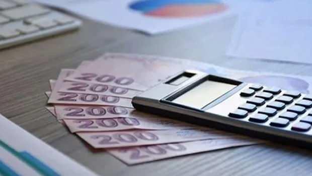 <p>Giriş sınavı, hukuk, siyasal bilgiler, iktisat, işletme, iktisadi ve idari bilimler fak&uuml;lteleri mezunları i&ccedil;in klasik usulde <strong>10-11 Mayıs 2025</strong>'te, m&uuml;hendislik fak&uuml;lteleri i&ccedil;in de test usul&uuml;nde <strong>10 Mayıs 2025'</strong>te <strong>Ankara</strong>'da yapılacak.</p>
