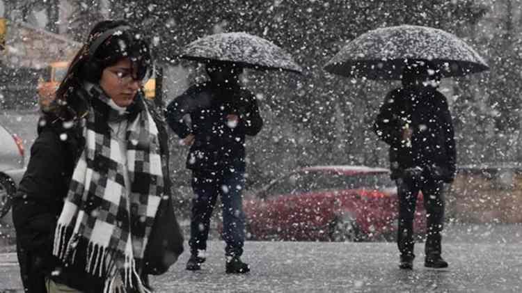 <p>CNN T&uuml;rk Meteoroloji Danışmanı Prof. Dr. Orhan Şen, <strong>"Yıl sonu ve yılbaşı hava &ouml;ng&ouml;r&uuml;m aynı devam ediyor. T&uuml;rkiye&rsquo;de yağış yok. Dolayısıyla kar yok. Marmara İstanbul dahil yerde tutacak kar yağışı bekleyenler ocak ayının 9-10&rsquo;unu bekleyecekler.&rdquo;</strong> dedi.</p>
