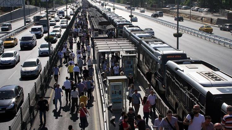 <p>Güner, dezavantajlı gruplardan dolayı hastane servislerinde ve yoğun bakım yatışlarında bir artışının yaşanabileceğine işaret ederek, sözlerini şöyle tamamladı:</p>

<p> </p>
