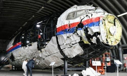 <p><strong>298 KİŞİ HAYTINI KAYBETTİ</strong></p>

<p> </p>

<p>Malezya Havayolları Boeing 777-200 uçağı Donetsk, Ukrayna'da düşürüldü.<strong> Uçaktaki 298 kişinin tamamı hayatını kaybetti.</strong></p>

