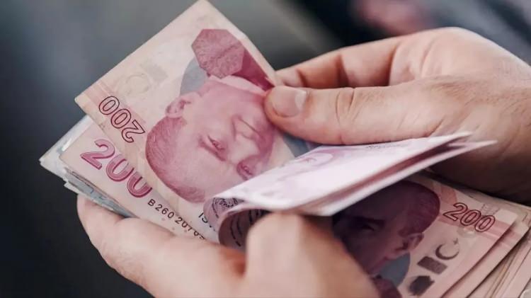 <p><strong>3 TEMMUZ -</strong> Kamu görevlileri ile memur emeklilerinin aylık ve ücretlerinde bu aydan geçerli olmak üzere toplamda yüzde 19,31, SSK ve Bağ-Kur emekli aylıklarında da yüzde 24,73 artış sağlandı.</p>
<p> </p>