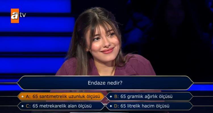 <p><span style="color:#000000"><strong>"A" şıkkı "65 santimetrelik uzunluk ölçüsü" seçeneğinde karar kılan yarışmacı yanıt verdiğinde stüdyoda nefesler tutuldu.</strong></span></p>
