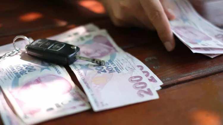 <p>Yeni taksit düzenlemesiyle:</p>
<p>- 400 bin TL ve altındaki araçlar: En fazla 48 ay taksit</p>
<p><br />
- 400 bin TL - 800 bin TL arasındaki araçlar: En fazla 36 ay taksit</p>
<p><br />
- 800 bin TL - 1,2 milyon TL arasındaki araçlar: En fazla 24 ay taksit</p>
<p><br />
- 1,2 milyon TL - 2 milyon TL arasındaki araçlar: En fazla 12 ay taksit olacak.</p>
<p><br />
- 2 milyon TL üzerindeki araçlar: Taksit yapılamayacak.</p>
<p> </p>
<p> </p>