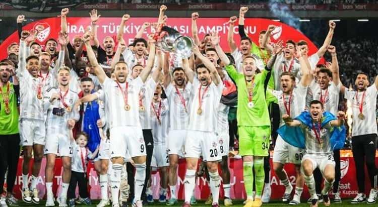 <p>23 Mayıs - 2023-2024 sezonunda Ziraat Türkiye Kupası sahibini buldu. Trabzonspor'u 3-2 yenen Beşiktaş kupayı 11. kez müzesine götürdü.</p>
