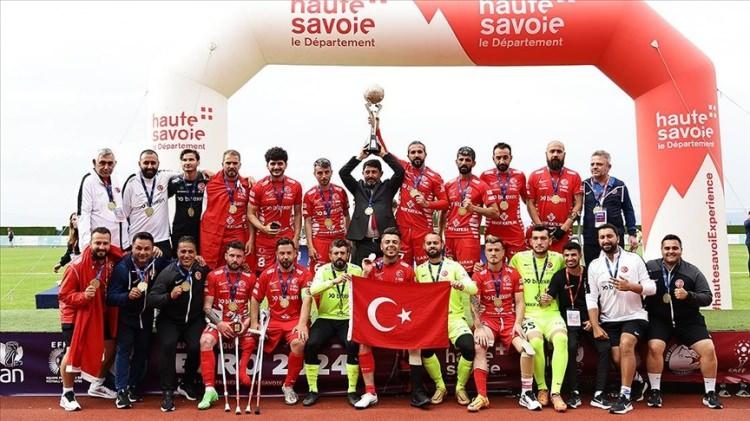 <p>8 Haziran - Avrupa Ampute Futbol Şampiyonası finalinde İspanya'yı 3-0 yenen Türkiye 3. kez Avrupa şampiyonu oldu.</p>
