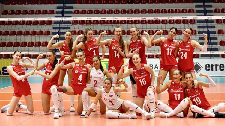 <p>24 Temmuz - Türkiye U20 Kadın Voleybol Takımı Balkan şampiyonu oldu.</p>
