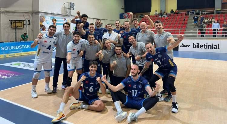 <p>22 Eylül - Arkas Spor erkek voleybol takımı Balkan Kupası şampiyonu oldu.</p>
