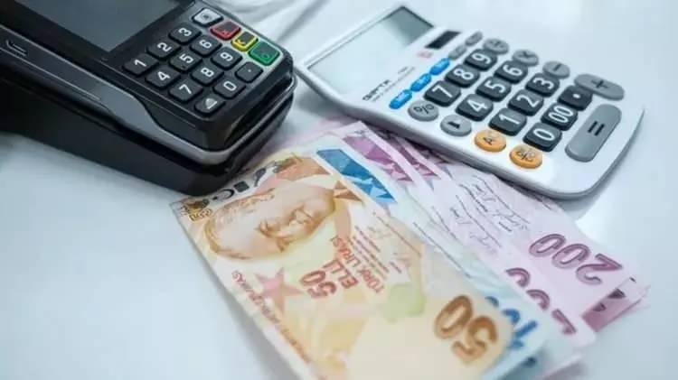 <p><strong>KISMİ EMEKLİLİK HAKKI-</strong></p>

<p> </p>

<p>Kısmi emeklilik hakkından 15 yıl ve 3600 günü tamamlayan sigortalı çalışanlar, yaş şartını yerine getirdiklerinde faydalanabiliyorlar.</p>

<p> </p>

<p>9 Eylül 1999 öncesinde sigortalı çalışan bireyler için geçerli olarak gündeme gelebilen bu imkan sayesinde erken emeklilik hakkından yararlanılabilir.</p>

<p> </p>
