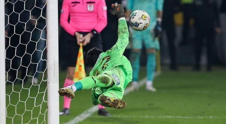 <p>Lehine en çok penaltı verilen takımlar Samsunspor, Adana Demirspor, Galatasaray, Fenerbahçe, Beşiktaş ve Trabzonspor oldu.</p>