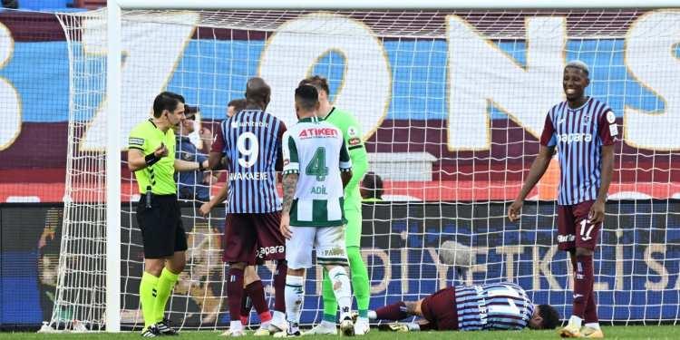 <p>Konyasporlu Umut Nayir, ligin 7. haftasında oynanan Trabzonspor maçındaki penaltıdan yararlanamadı. </p>