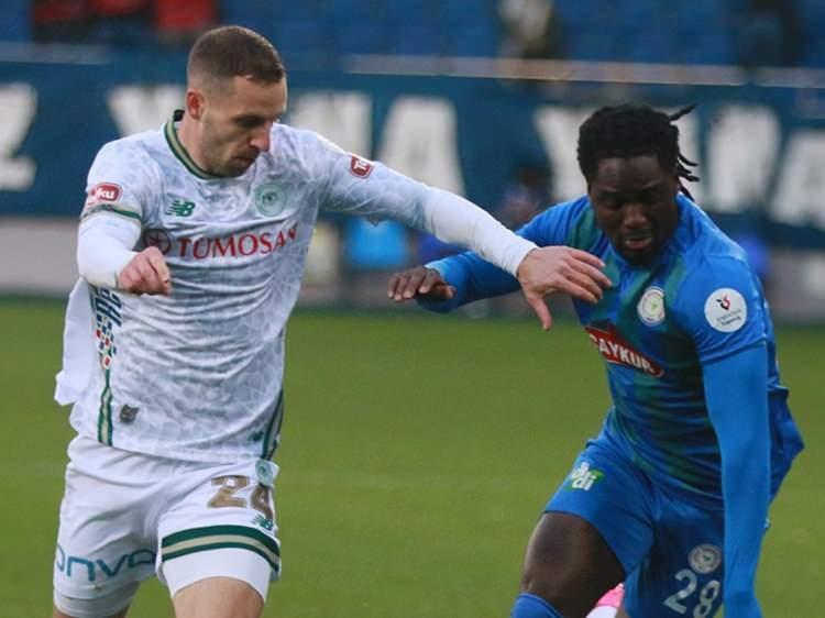 <p>Çaykur Rizespor'da ise Ali Sowe, 16. haftadaki Konyaspor maçında penaltıyı gole çeviremedi.</p>