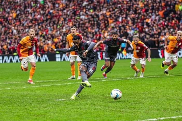 <p>Kamerunlu oyuncu, sadece Galatasaray maçındaki penaltıdan gol attı.</p>