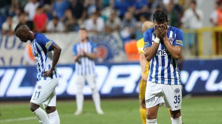<p>Süper Lig'in geride kalan bölümünde Kasımpaşa aleyhine 8 penaltı verilirken, bunların 5'i golle sonuçlandı.</p>
