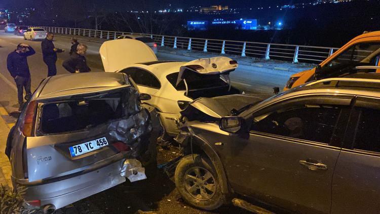 <p>Kaza, saat 18.30 sıralarında Karabük-Safranbolu çevre yolu Şehit Ateşe Reşat Moralı Bulvarı'nda meydana geldi. </p>
