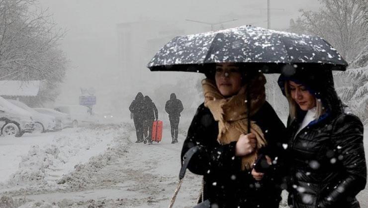 <p>Öte yandan İstanbul'a kar yağacağı tarih de belli oldu. İşte Meteoroloji'den gelen son bilgiler...</p>
