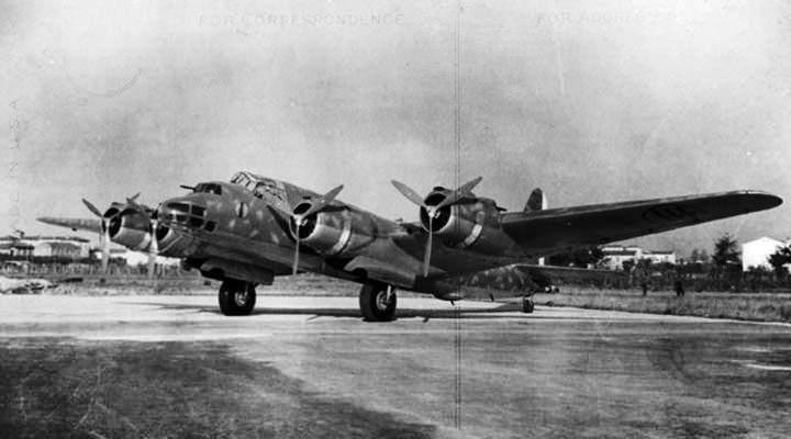 <p><strong>1937</strong></p>
<p> </p>
<p>Geleceğin mühendisliği<br />
P.108 tanıtıldı. Şirketin ilk dört motorlu uçağı olan bu model, Piaggio markasının gelişen tutkusunu temsil ediyor.</p>