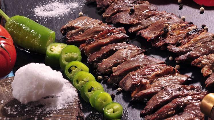 <p><strong>Cağ kebabı</strong></p>
