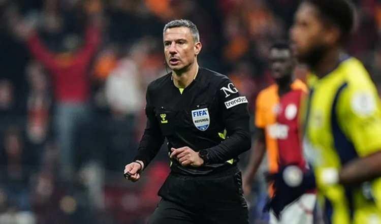 <p>T&uuml;rkiye Futbol Federasyonu (TFF), ge&ccedil;tiğimiz sezonun ikinci yarısında Rams Park'ta oynanan Galatasaray-Fenerbah&ccedil;e derbisini y&ouml;netmesi i&ccedil;in yıllar sonra ilk kez bir yabancı hakem g&ouml;revlendirdi. FIFA kokartlı Slavko Vincic, bu doğrultuda g&ouml;revlendirildi ve Sloven hakem, S&uuml;per Lig'de 55 yıl sonra ma&ccedil; y&ouml;neten ilk yabancı hakem olarak tarihe ge&ccedil;ti.</p>
