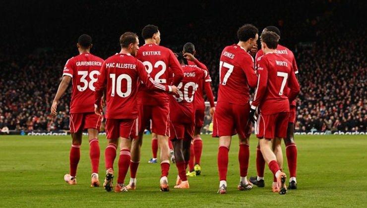 <p>Transfermarkt verilerine g&ouml;re &ouml;zellikle h&uuml;cum hattına yaptığı takviyelerle dikkati &ccedil;eken Liverpool'un kasasından 482,9 milyon avro bonservis bedeli &ccedil;ıktı.</p>
