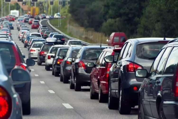 <p><span style="color:#B22222"><strong>4&ndash;6 yaş ara&ccedil;larda</strong></span></p>

<p><strong>0&ndash;1300 cc:</strong> 3.372 TL &rarr; 4.011 TL</p>

<p><strong>1301&ndash;1600 cc: </strong>6.314 TL &rarr; 7.511 TL</p>

<p><strong>1601&ndash;1800 cc:</strong> 11.626 TL &rarr; 13.829 TL</p>

<p><strong>1801&ndash;2000 cc:</strong> 18.057 TL &rarr; 21.480 TL</p>
